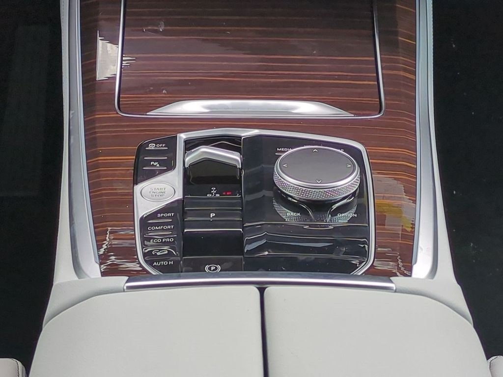 New 2026 Alpine White BMW xDrive40i image 19