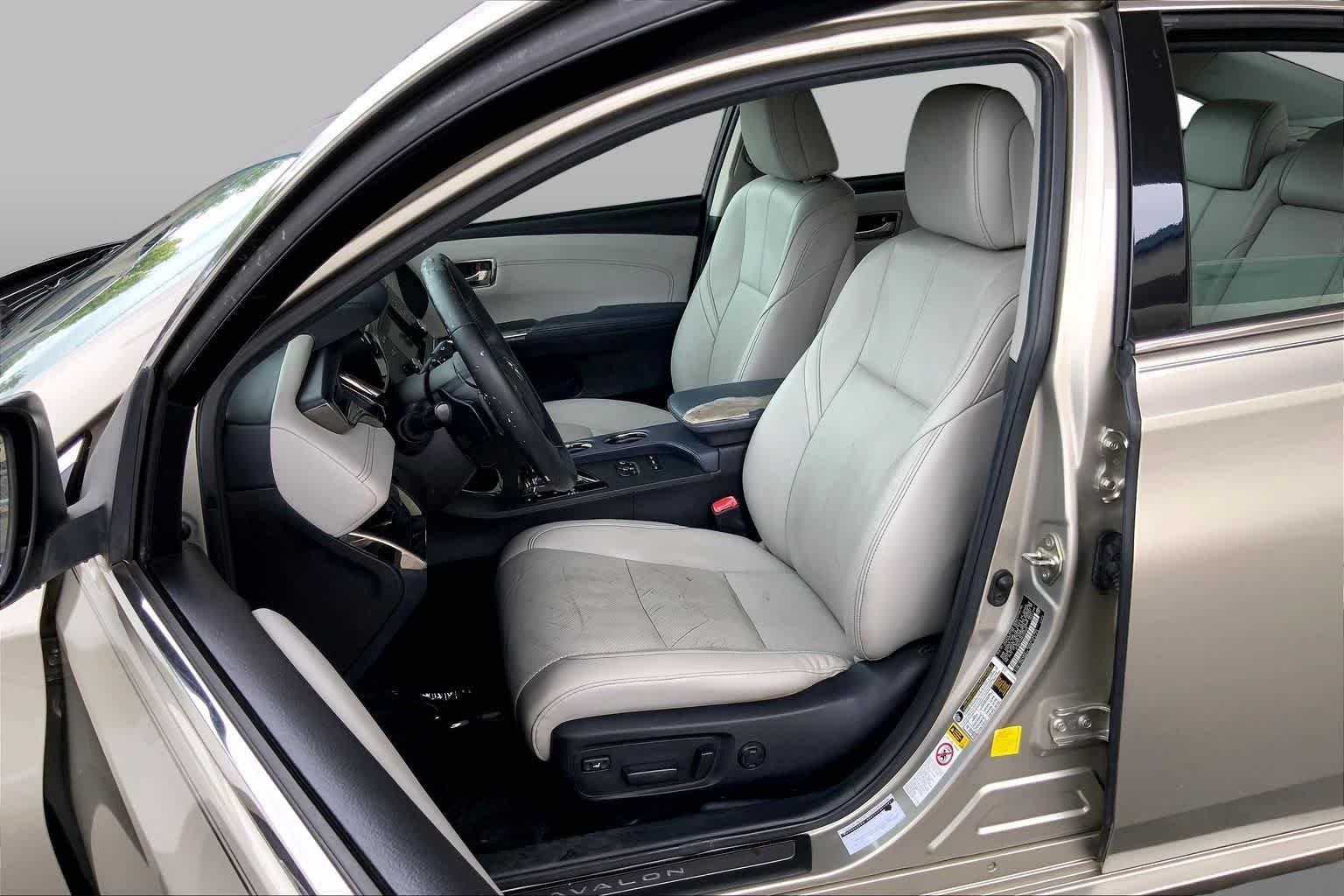 Used 2014 Creme Brulee Mica Toyota XLE image 8