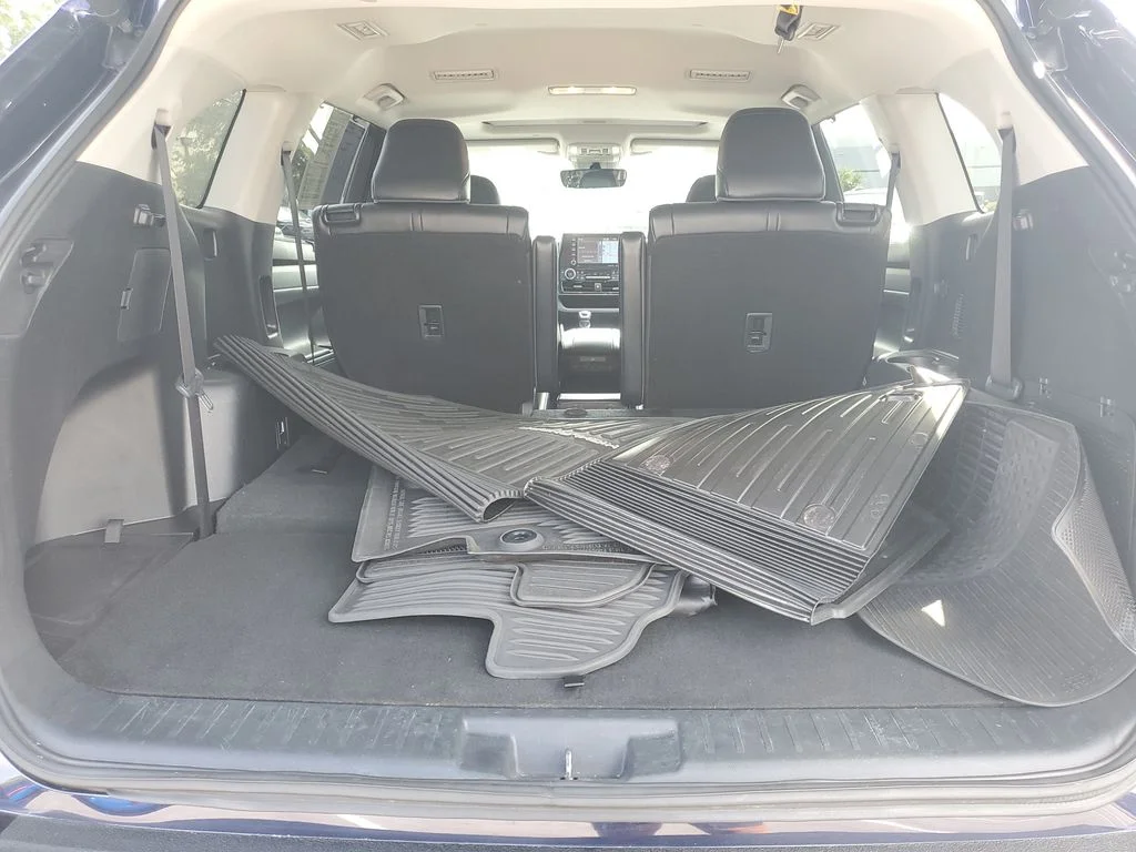 Used 2022  Toyota XLE image 7