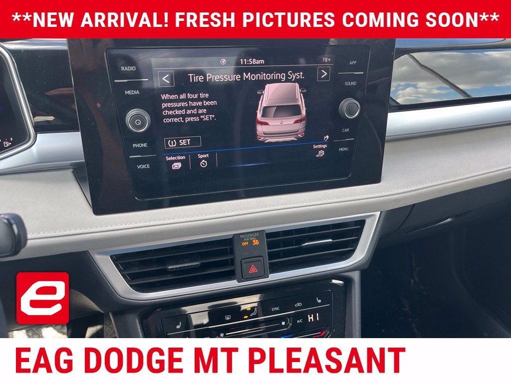 Used 2025  Volkswagen 1.5T SE image 8