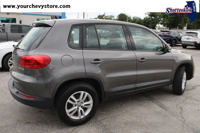 Used 2012 Gray Volkswagen SE image 4