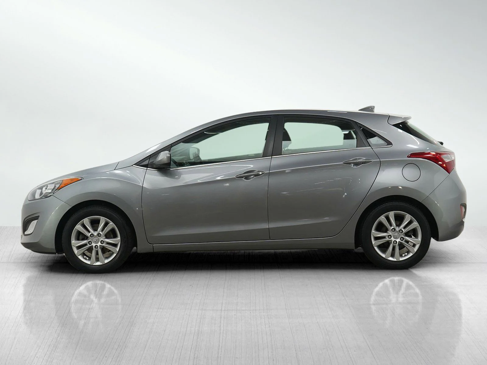 Used 2013 Hyundai Elantra GT Base with VIN KMHD35LE0DU082786 for sale in Burnsville, Minnesota