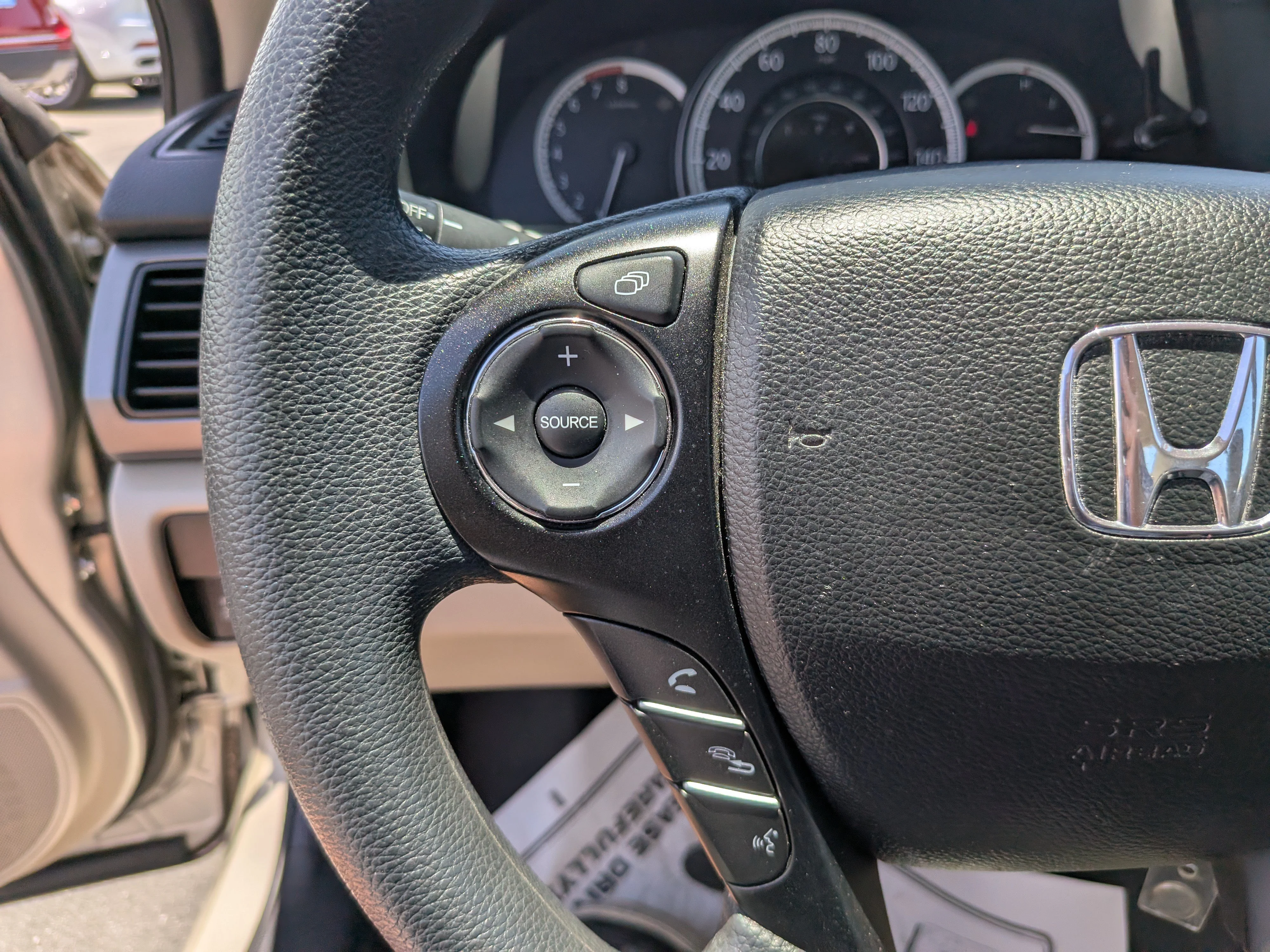 Used 2015 Champagne Frost Pearl Honda LX image 30