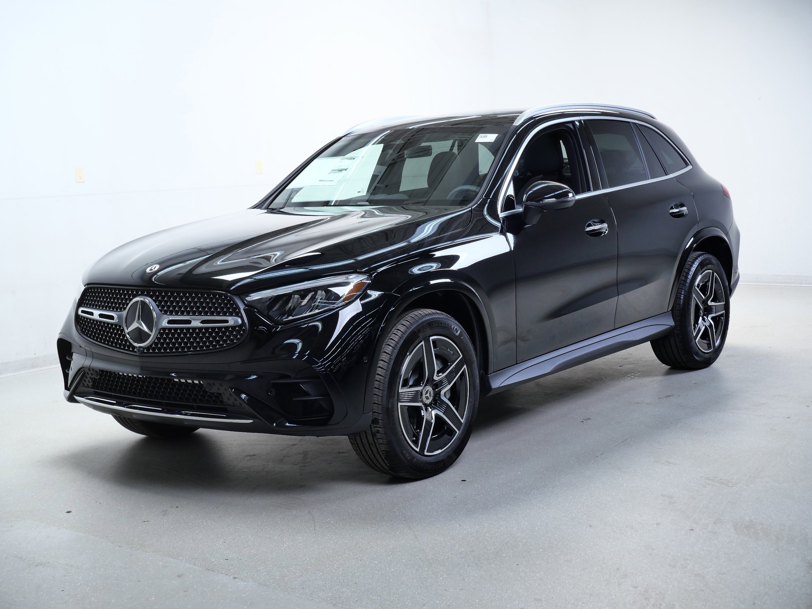New 2026 Black Mercedes-Benz GLC 300 image 4