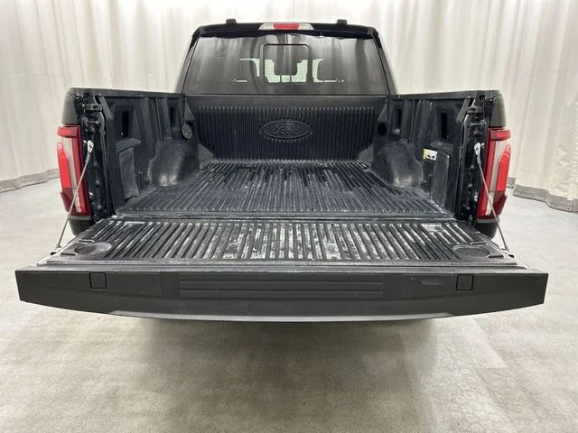 Used 2024  Ford Lariat image 7
