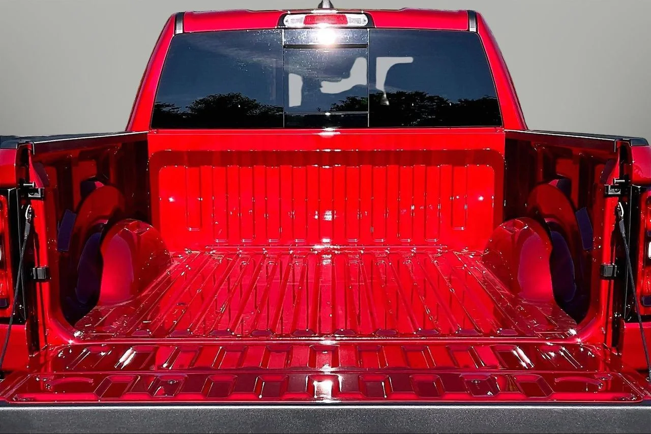 New 2026 Molten Red Pearl-Coat Exterior Paint RAM Big Horn/Lone Star image 20