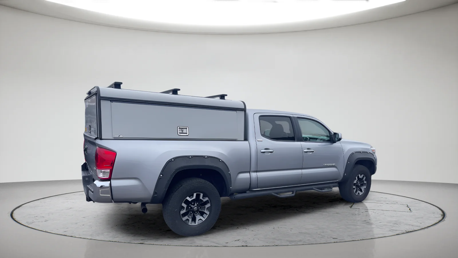 Used 2017 Silver Toyota SR5 image 6