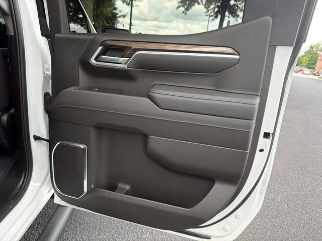Used 2025 Summit White Chevrolet RST image 16