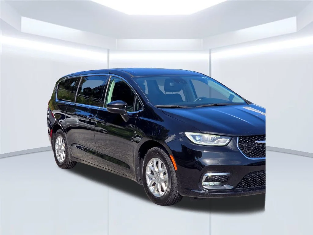 Used 2024 Black Chrysler Touring L image 48