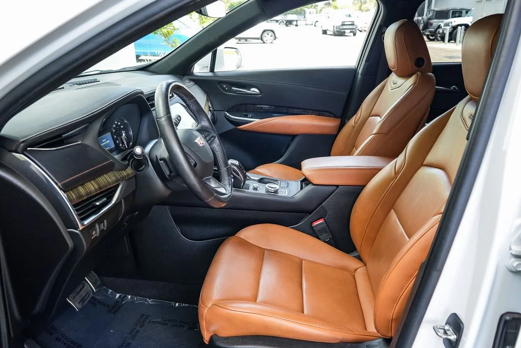 Used 2019 White Cadillac Sport image 17