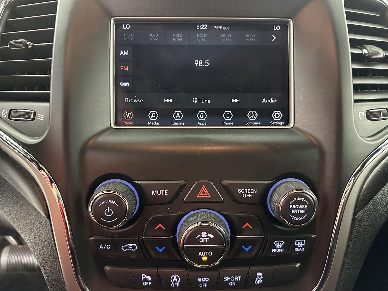 Used 2018 Granite Crystal Metallic Clearcoat Jeep Laredo E image 30