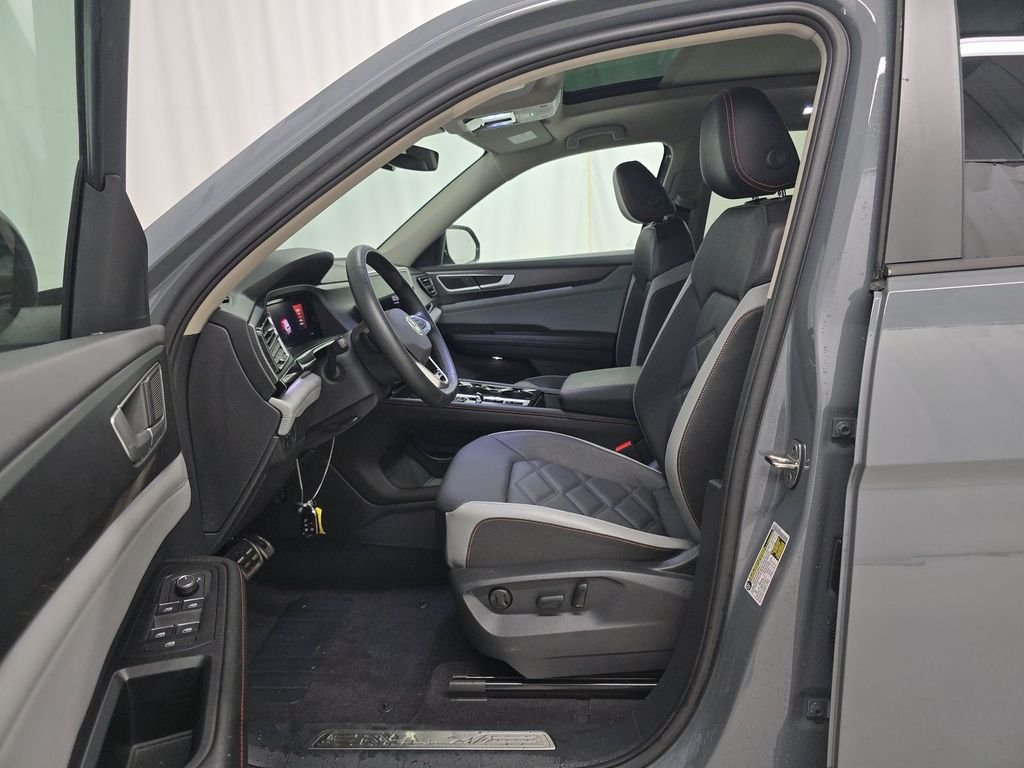 Used 2024 Gray Volkswagen 2.0T Peak Edition SE w/Technology image 5