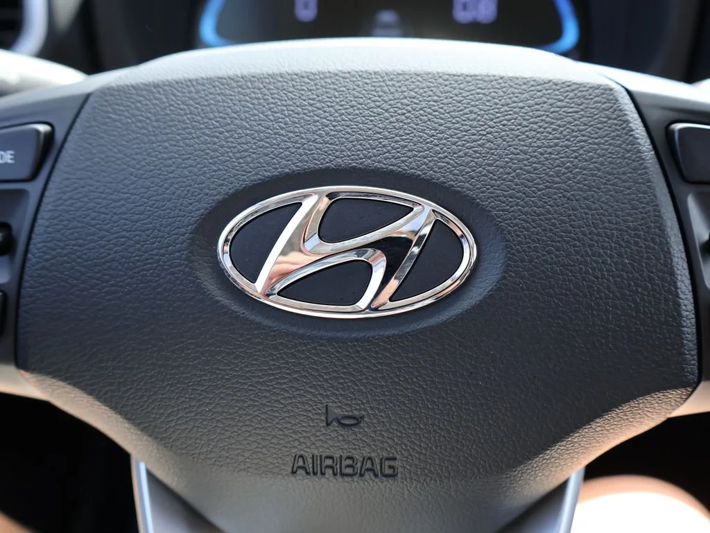 Used 2025 Blue Hyundai SEL image 26