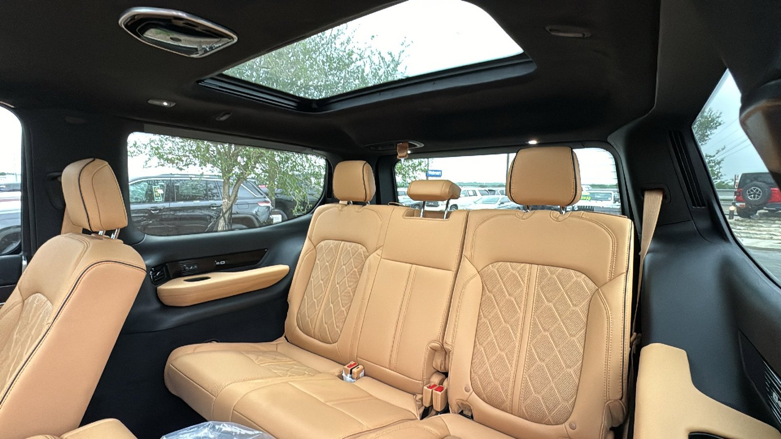 New 2026 Bright White Clear-Coat Exterior Paint Jeep Summit Reserve image 16