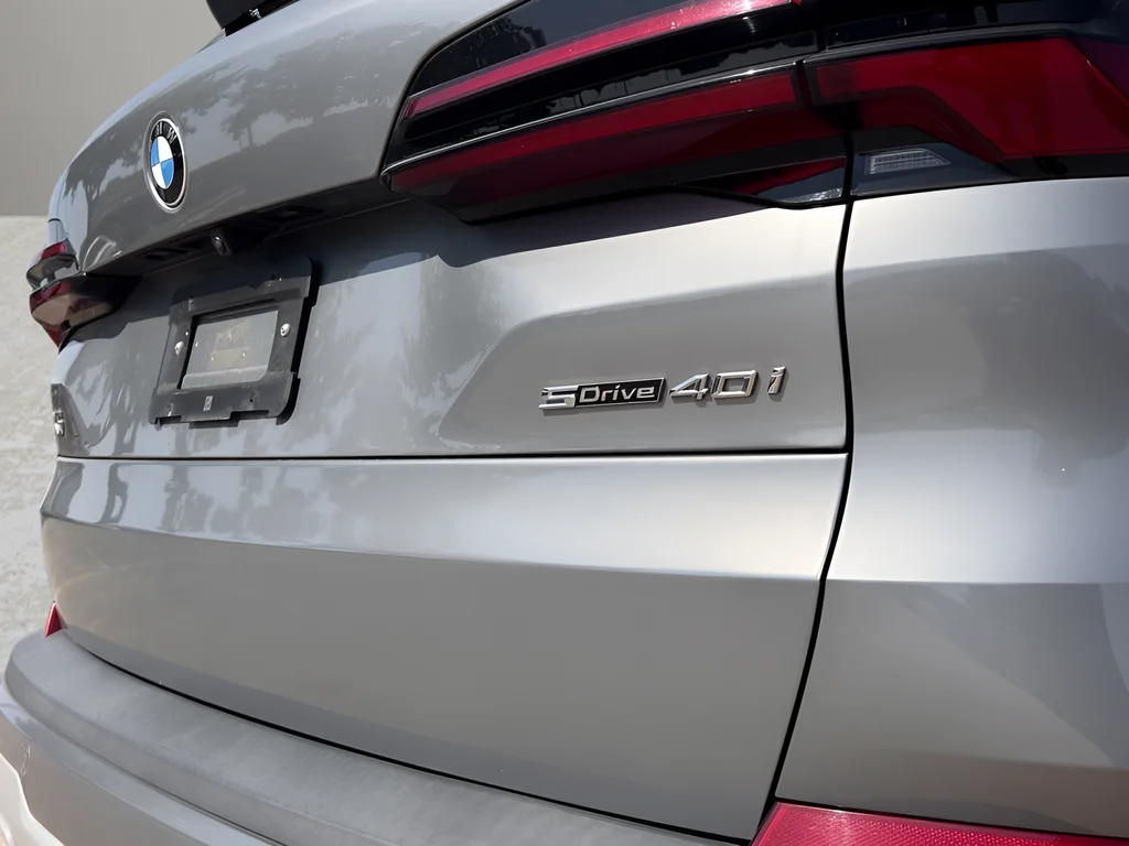 Used 2024 Gray BMW sDrive40i image 30
