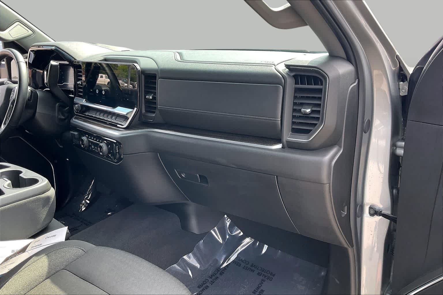 Used 2025 Sterling Gray Metallic Chevrolet LT image 18