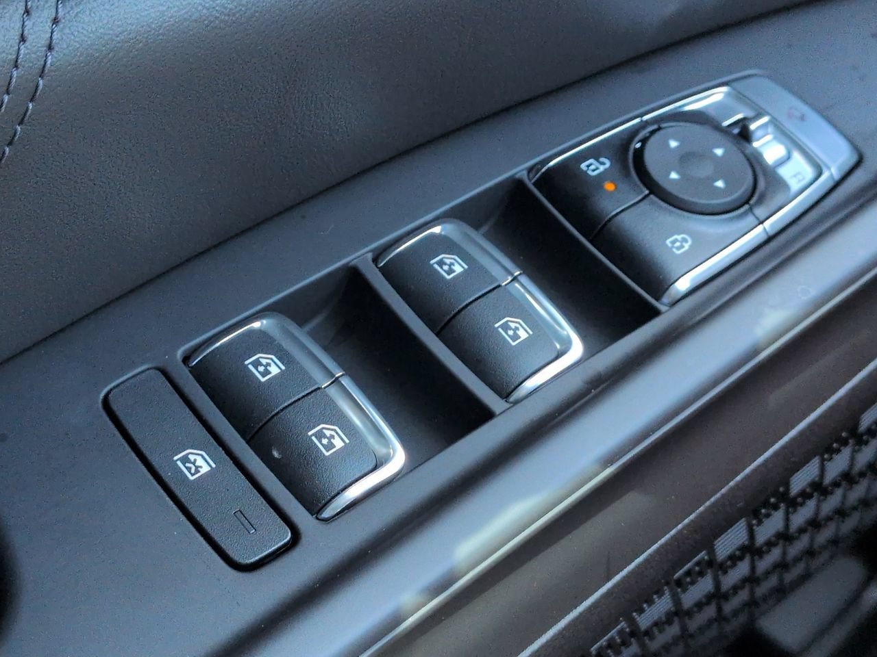 New 2026 Snow White Pearl Kia SX Prestige image 30