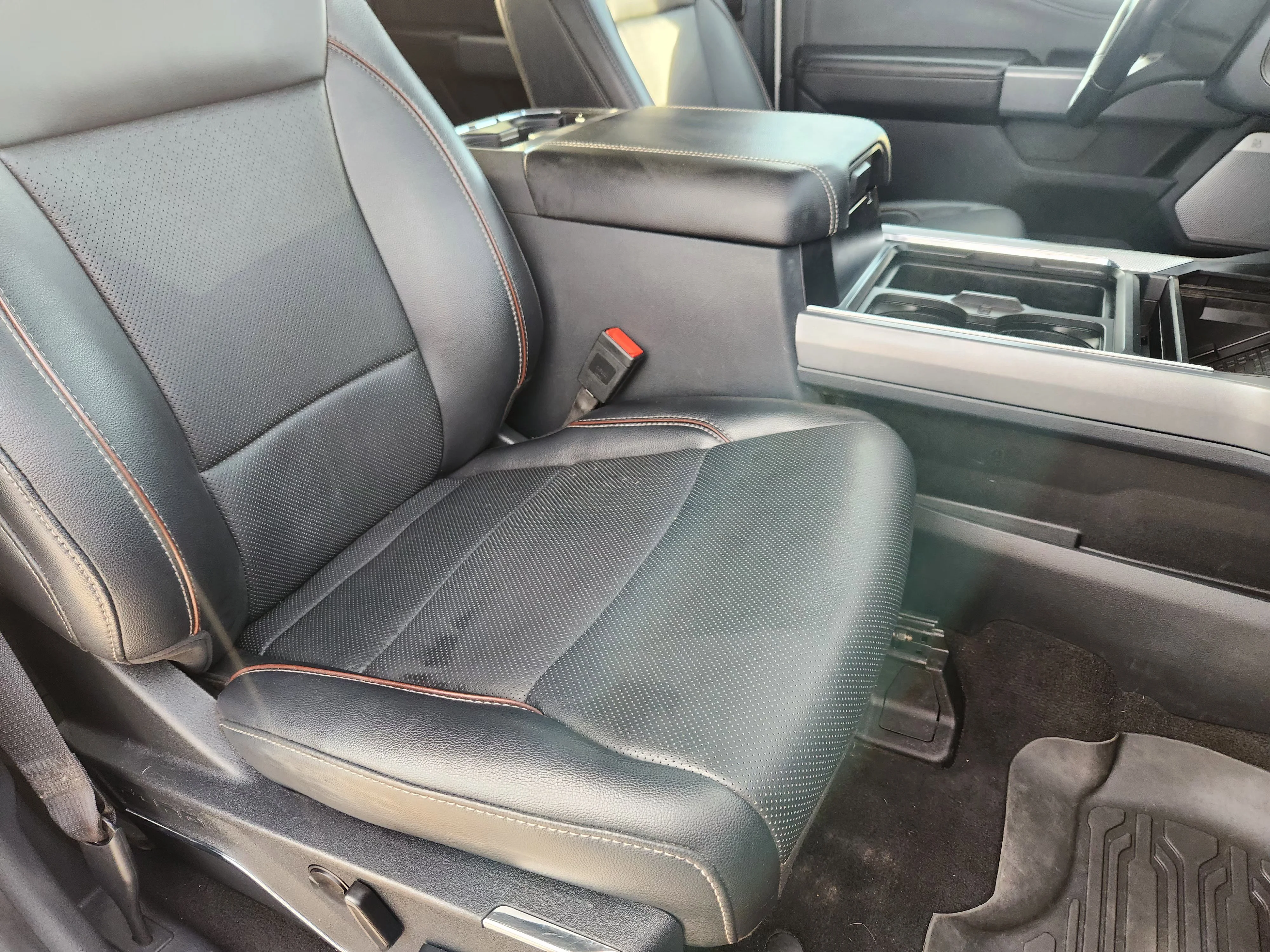 Used 2024  Ford XL image 15