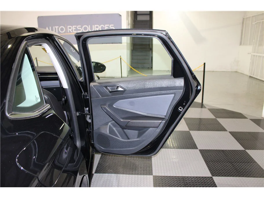 2025 Volkswagen Jetta SE - Photo 21