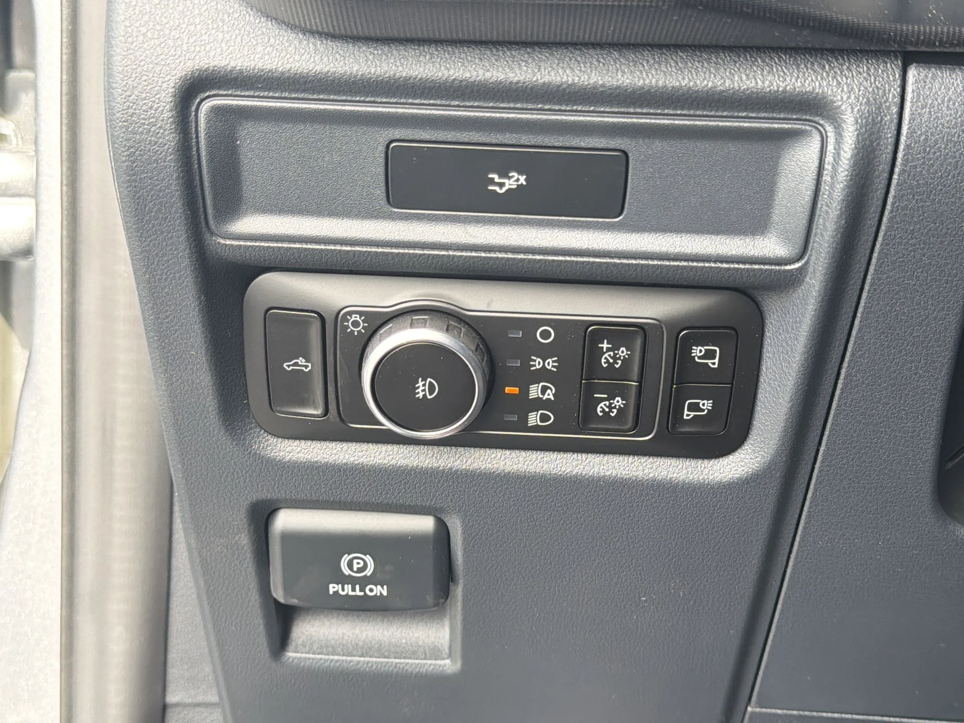 New 2026 Iconic Silver Metallic Ford Lariat® image 20