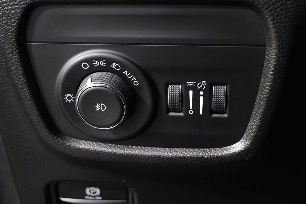 Used 2022 Gray Metallic Jeep Limited image 25