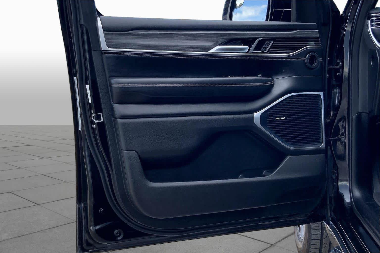 Used 2024 Diamond Black Crystal Pearlcoat Jeep Series II image 21