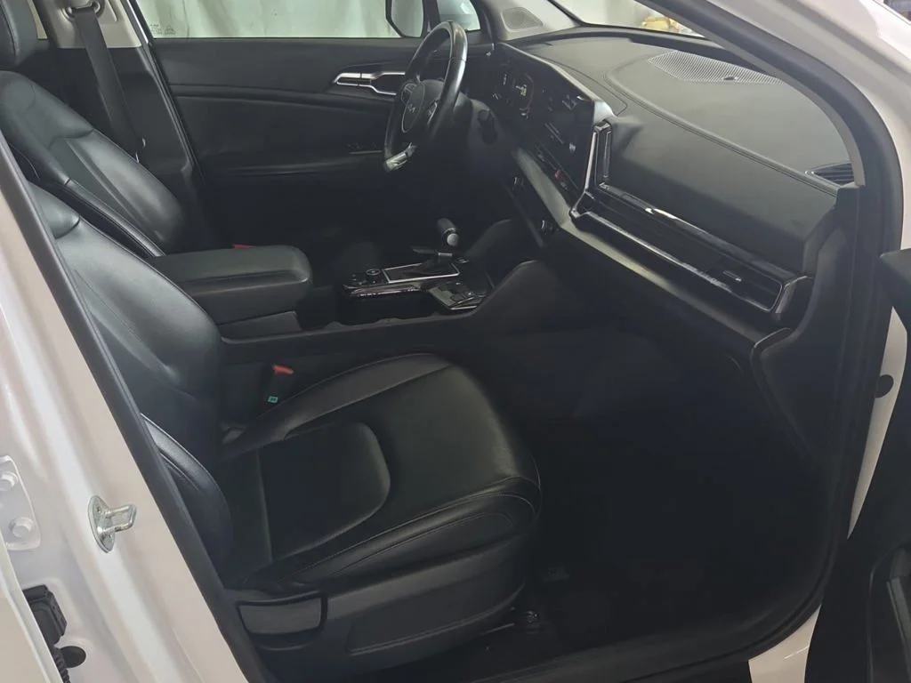 Used 2023 White Kia EX image 2