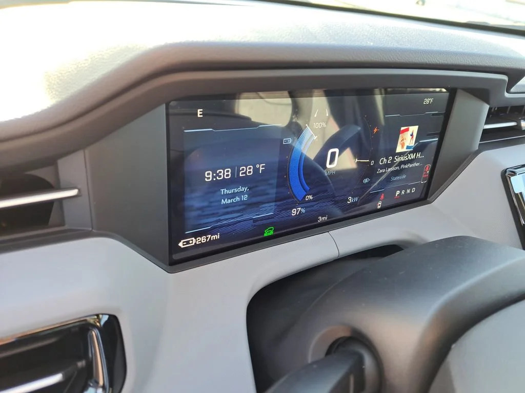 2027 Chevrolet Bolt RS - Photo 8