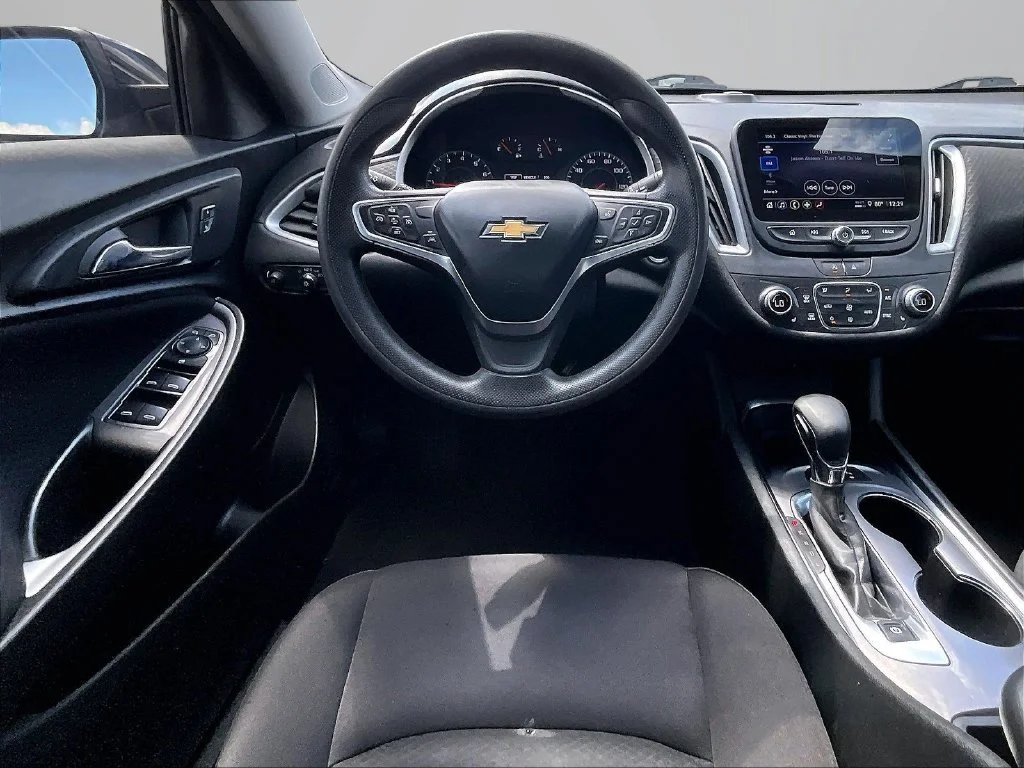 Used 2023 Gray Chevrolet LT image 6