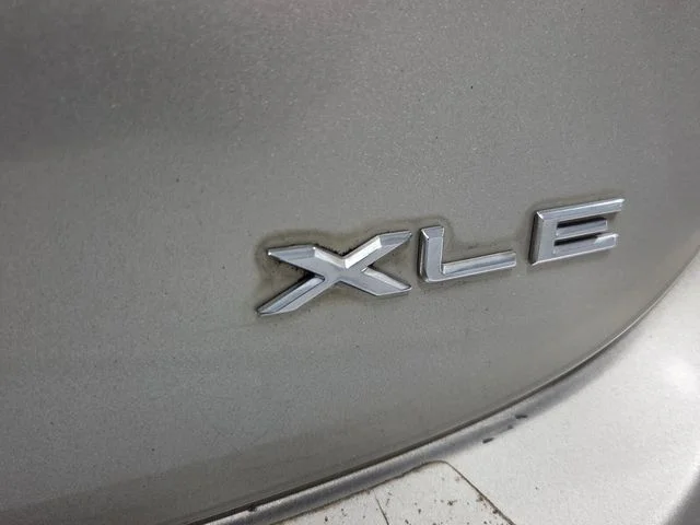 Used 2015  Toyota XLE image 11