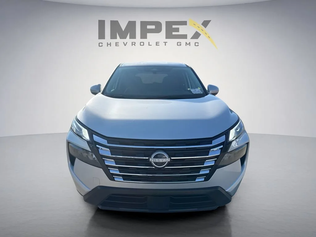 Used 2025 Silver Nissan SV image 8