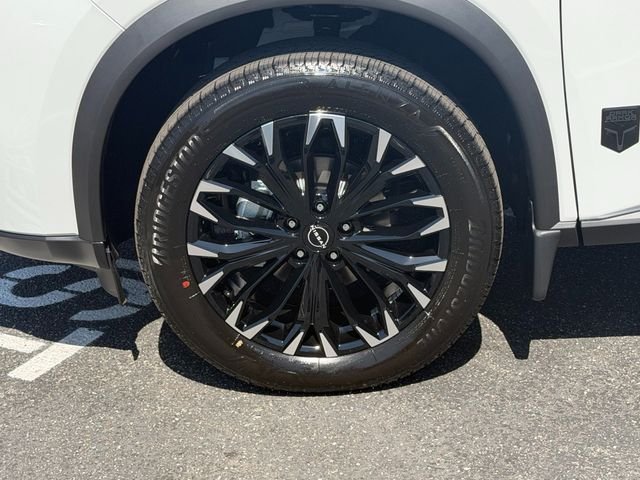 New 2026 Everest White Pearl TriCoat Nissan Dark Armor™ image 12