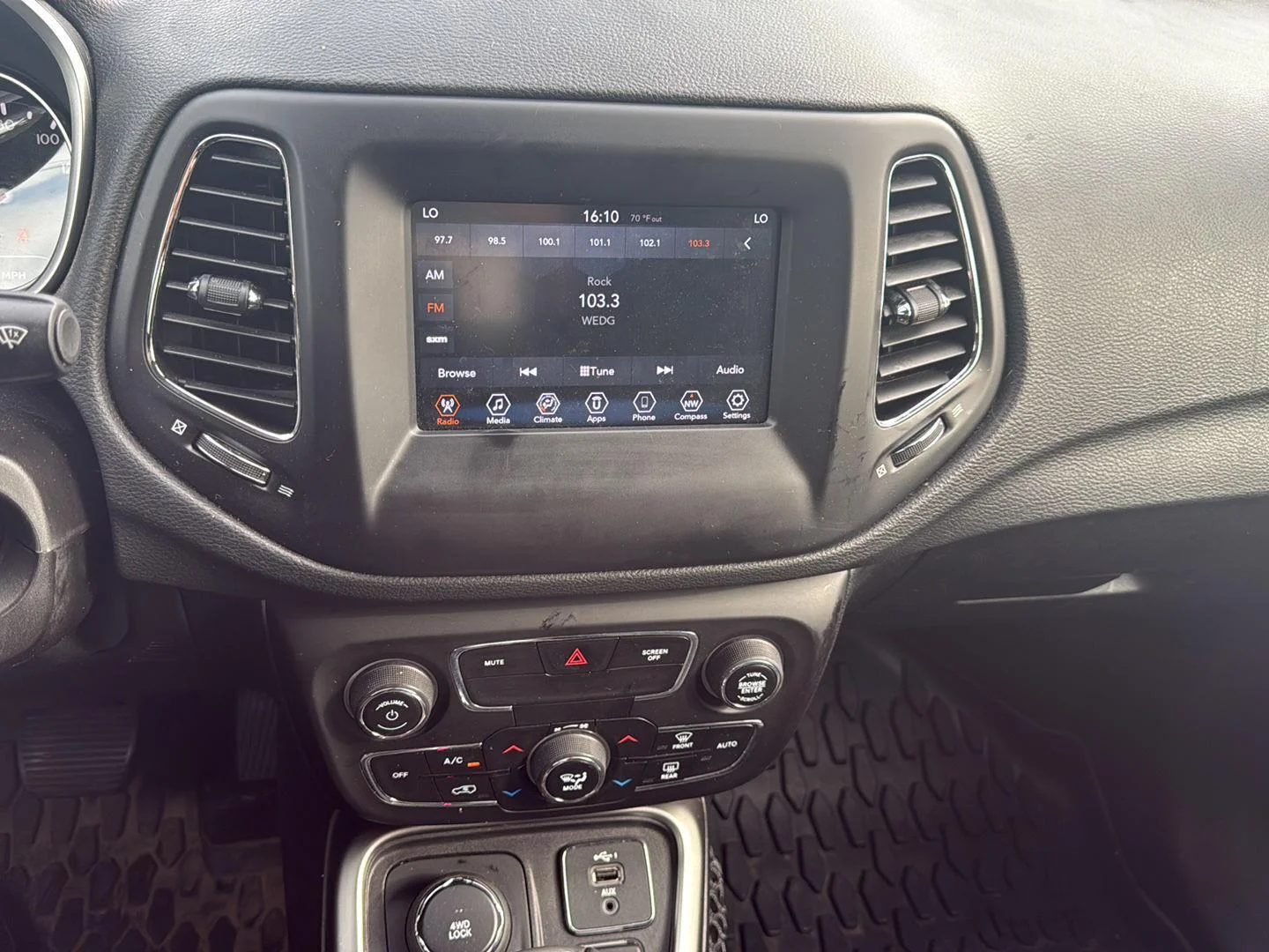 Used 2019 Jazz Blue Pearlcoat Jeep Latitude image 12