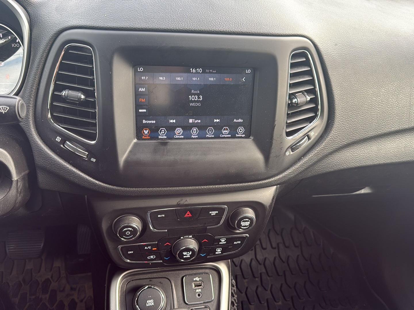 Used 2019 Jazz Blue Pearlcoat Jeep Latitude image 12
