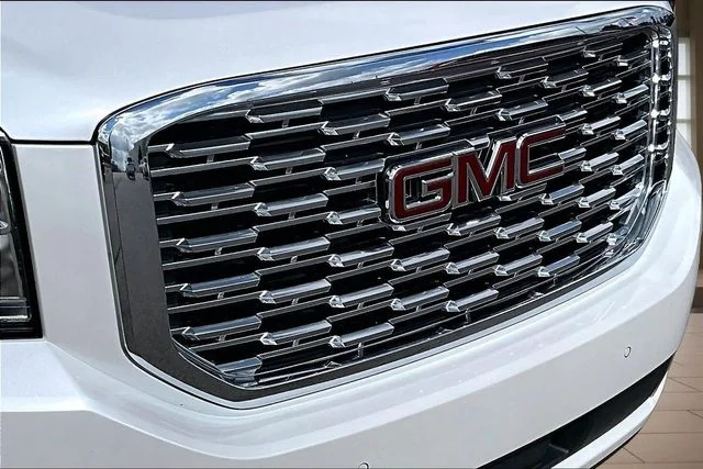 Used 2019 White GMC Denali image 28