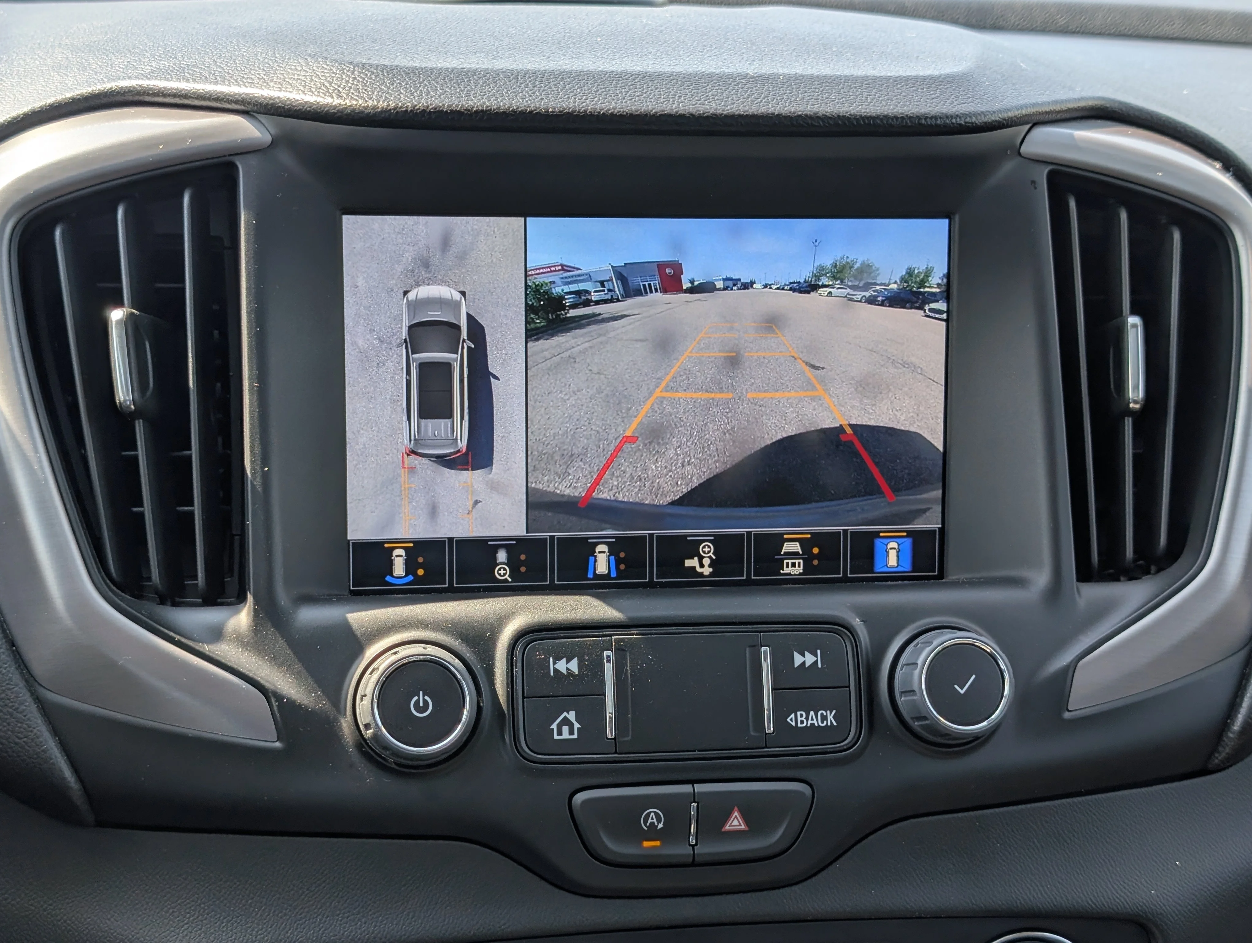 Used 2024 Summit White GMC AT4 image 31