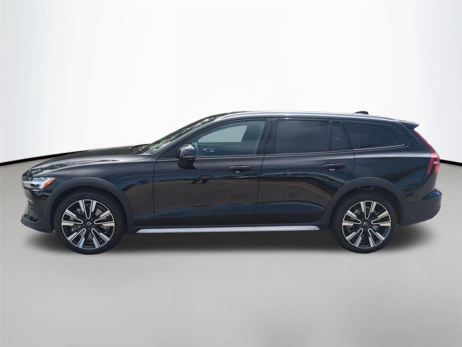 Used 2026 Onyx Black Metallic Volvo Ultra image 2