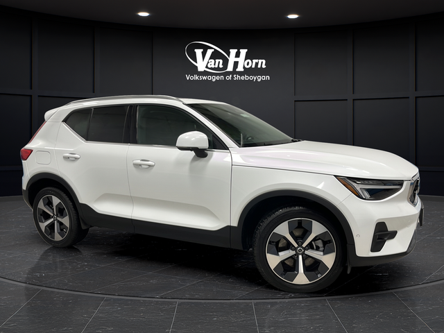 2023 Volvo XC40 B5 Plus Bright Theme
