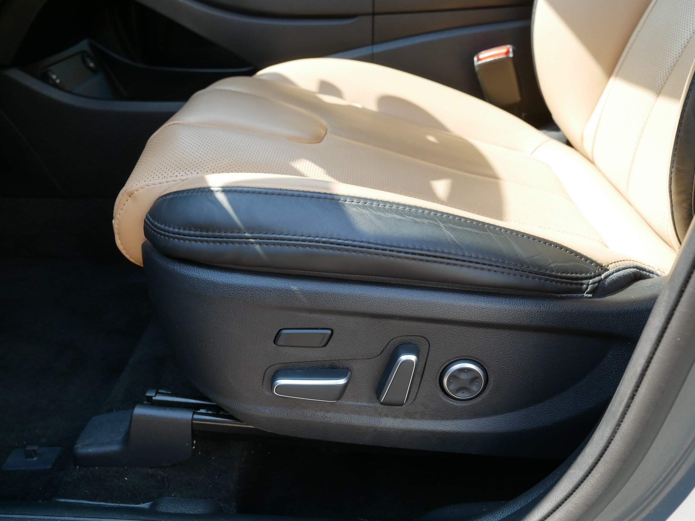Used 2023 Hampton Gray Hyundai Calligraphy image 20