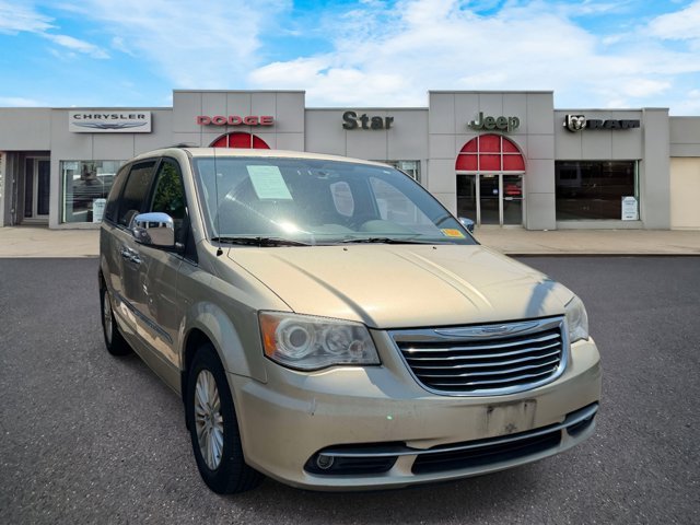 2012 Chrysler Town & Country Limited's photo