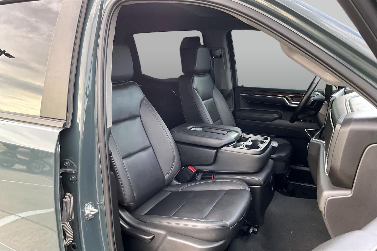 Used 2025 Cypress Gray Chevrolet LT image 17