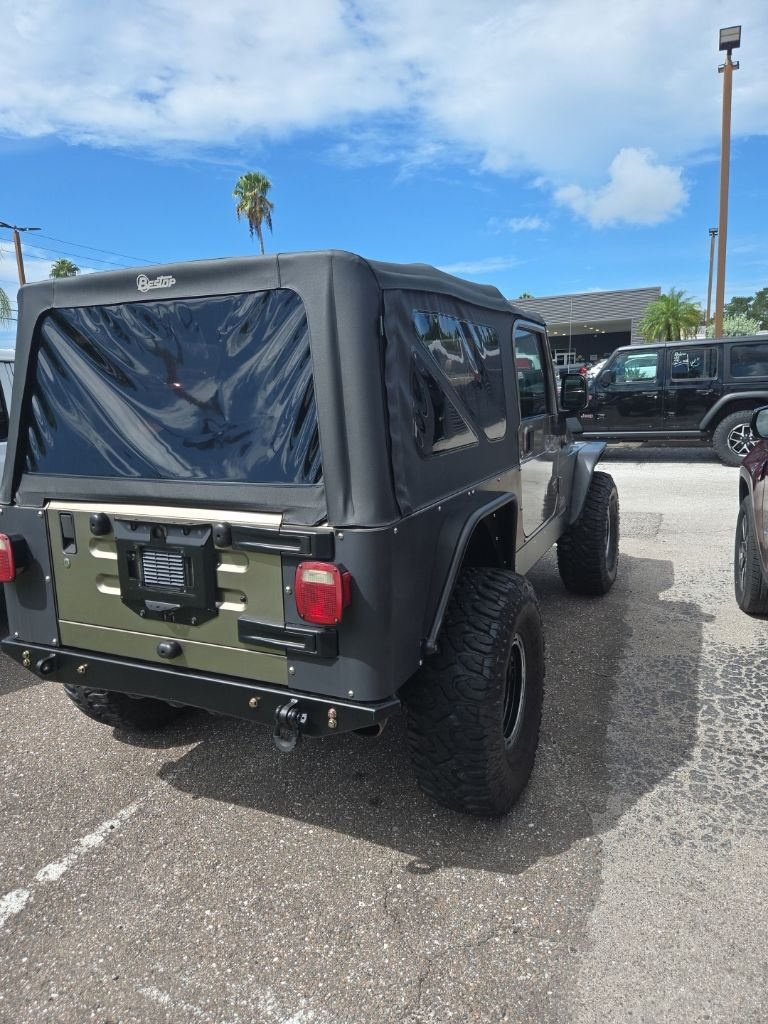 Used 2004 Beige Jeep Unlimited image 3
