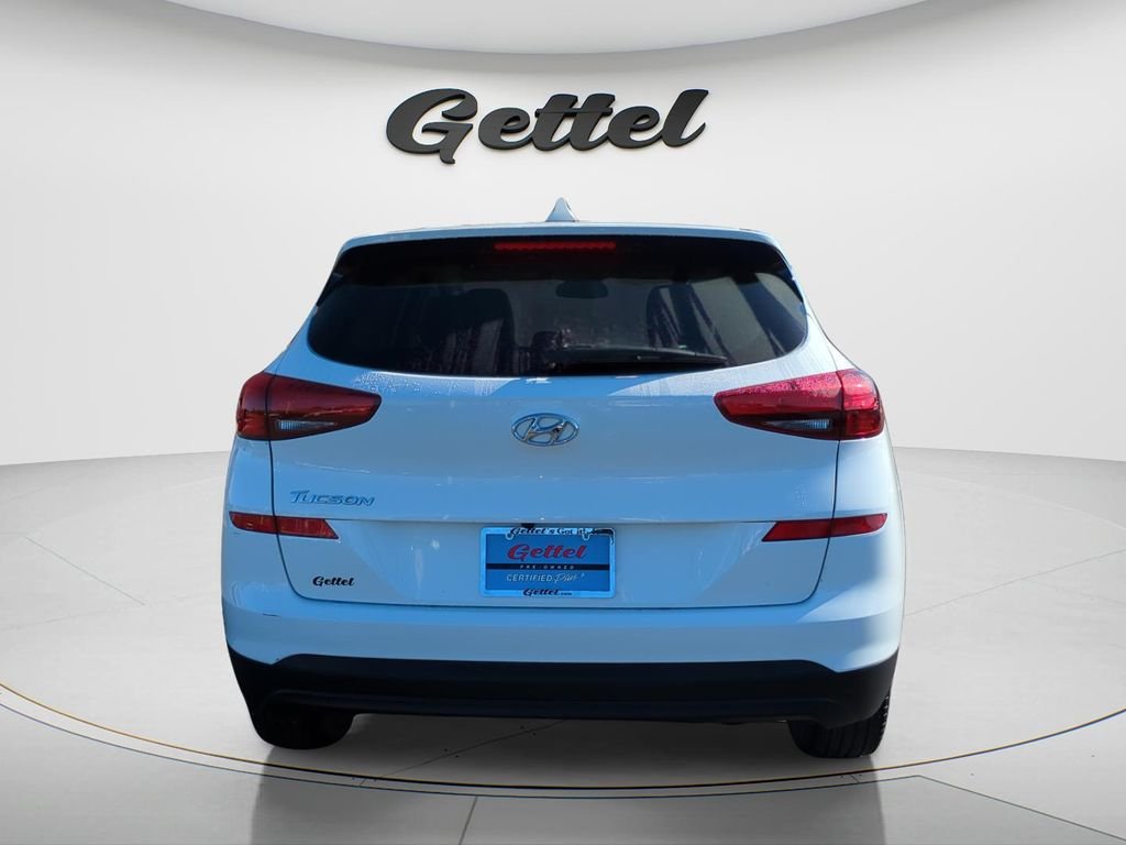 Used 2020 White Hyundai SE image 5