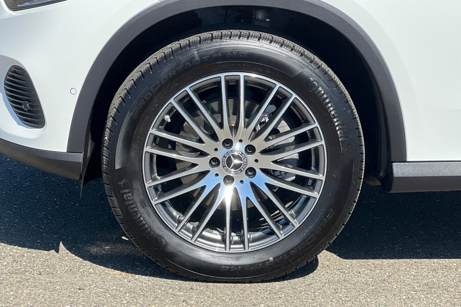 2026 Mercedes-Benz GLC 300 photo 5