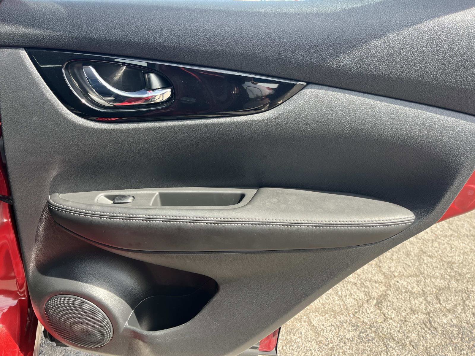 Used 2021 Scarlet Ember Tintcoat Nissan SL image 20