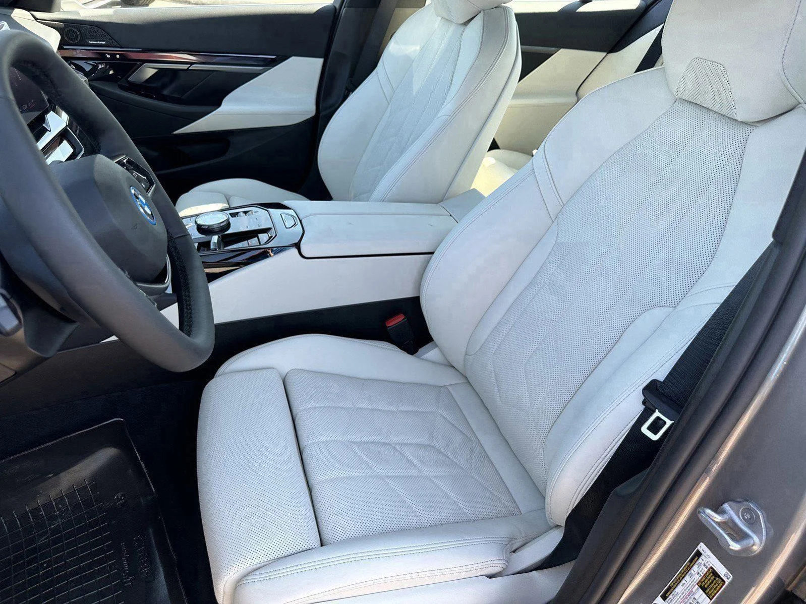 New 2026 Oxide Grey Metallic BMW eDrive40 image 22