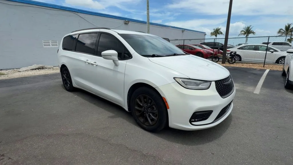 Used 2021 White Chrysler Touring L image 2