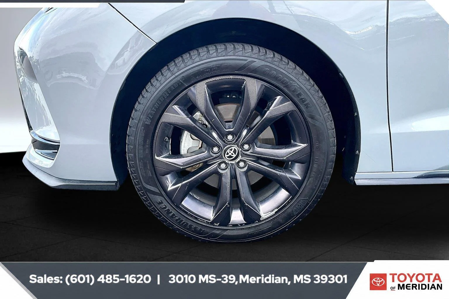 Used 2023 Cement Toyota XSE 7-Passenger image 7