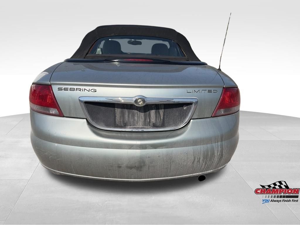 Used 2005 Green Chrysler Limited image 5