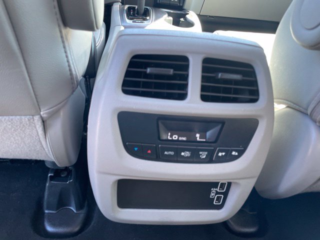 Used 2019 Lunar Silver Metallic Honda EX-L image 31